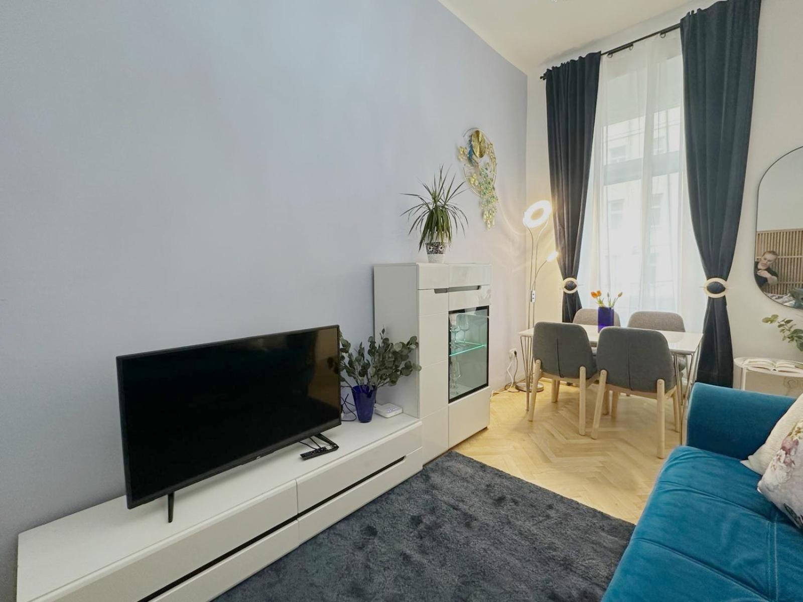 Smarald Apartment Виена Екстериор снимка